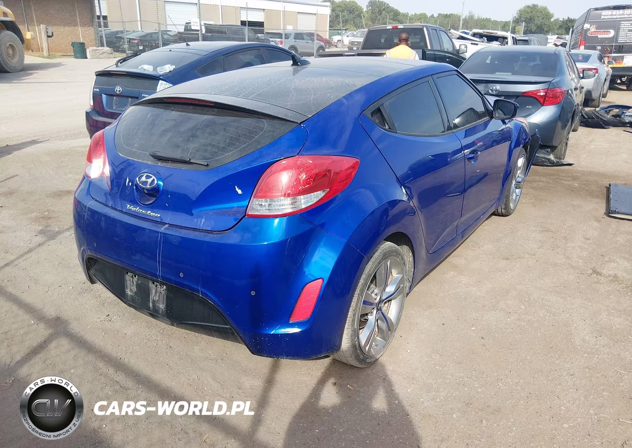 2013 Hyundai Veloster Base W-Black VIN:KMHTC6AD3DU158657 - 4