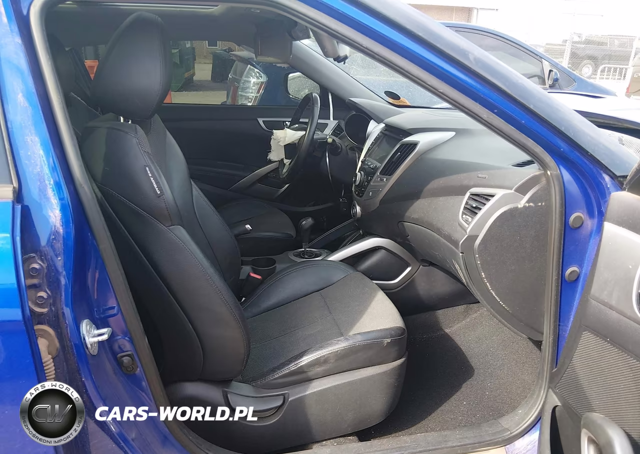 2013 Hyundai Veloster Base W-Black VIN:KMHTC6AD3DU158657 - 5