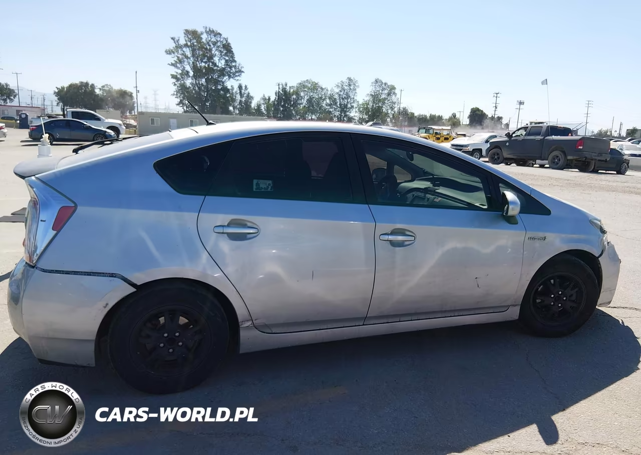 2015 Toyota Prius Two VIN:JTDKN3DU1F1937824 - 13