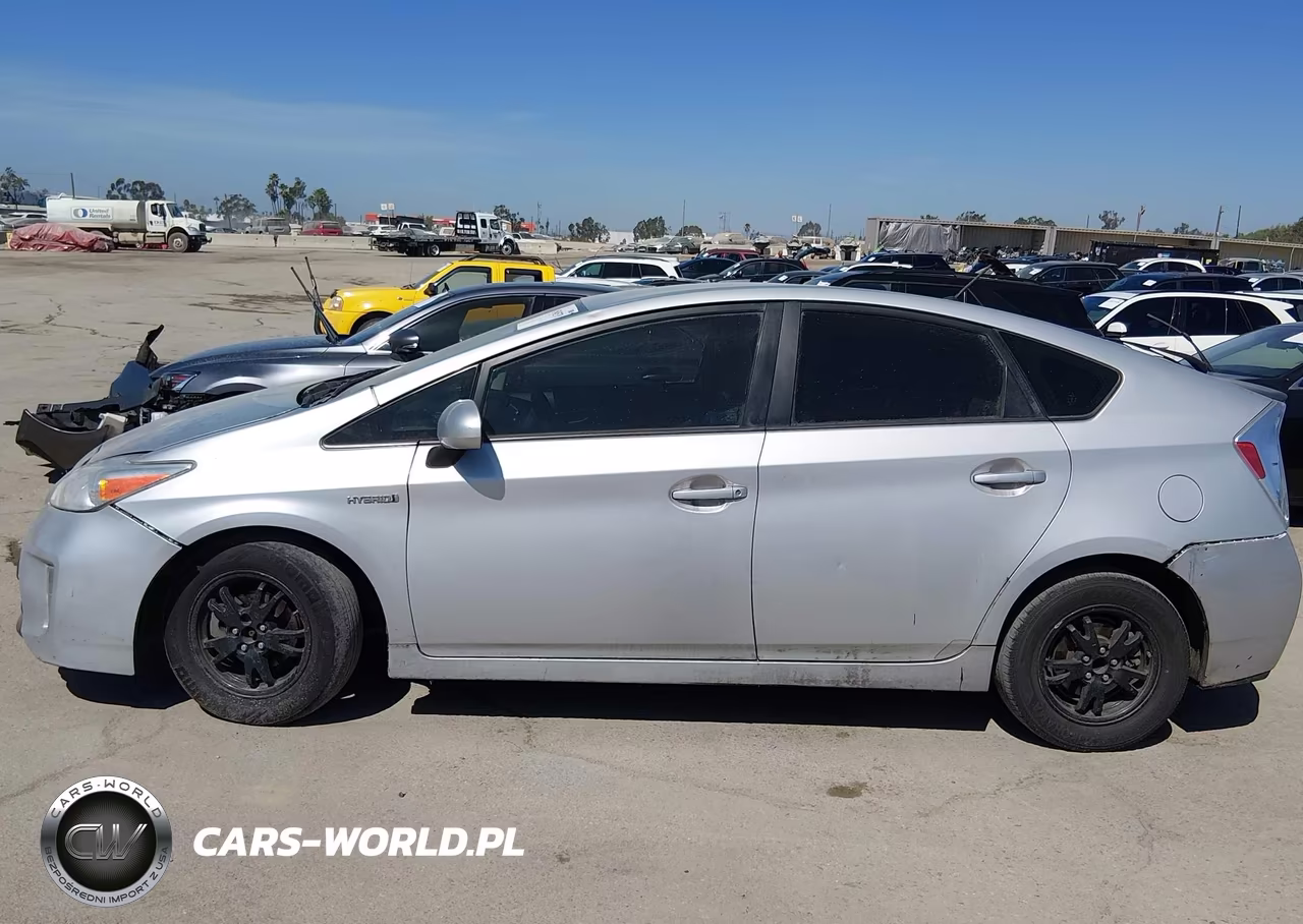2015 Toyota Prius Two VIN:JTDKN3DU1F1937824 - 14