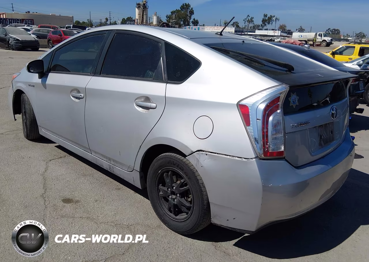 2015 Toyota Prius Two VIN:JTDKN3DU1F1937824 - 3