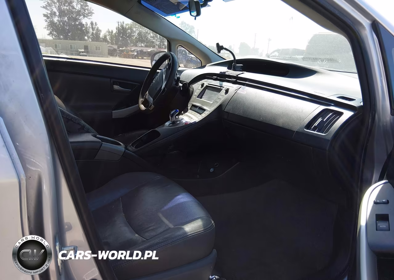 2015 Toyota Prius Two VIN:JTDKN3DU1F1937824 - 5
