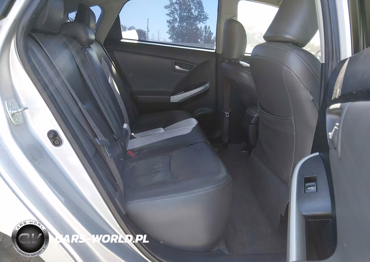 2015 Toyota Prius Two VIN:JTDKN3DU1F1937824 - 8