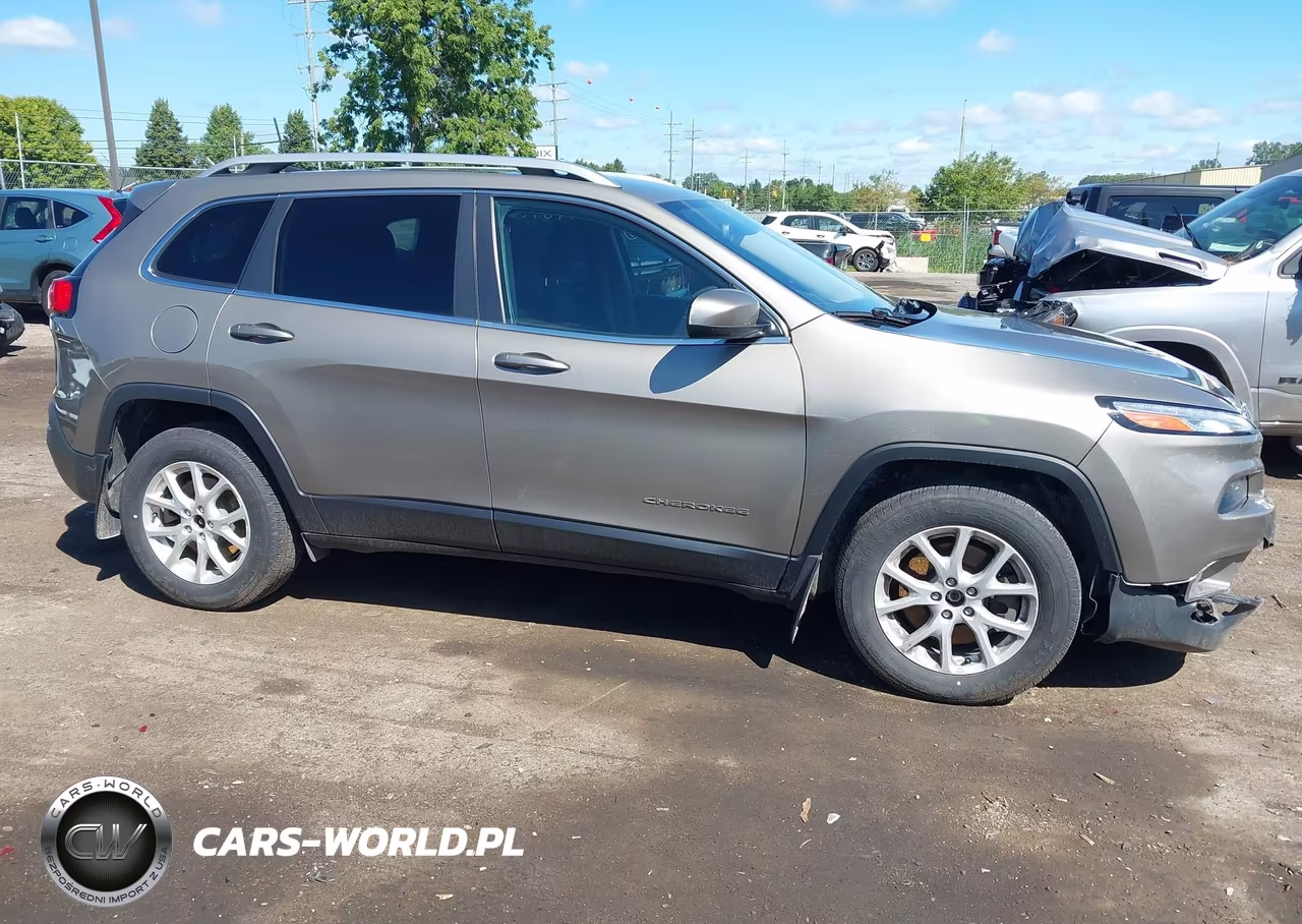 2016 Jeep Cherokee Latitude VIN:1C4PJMCB6GW310175 - 13