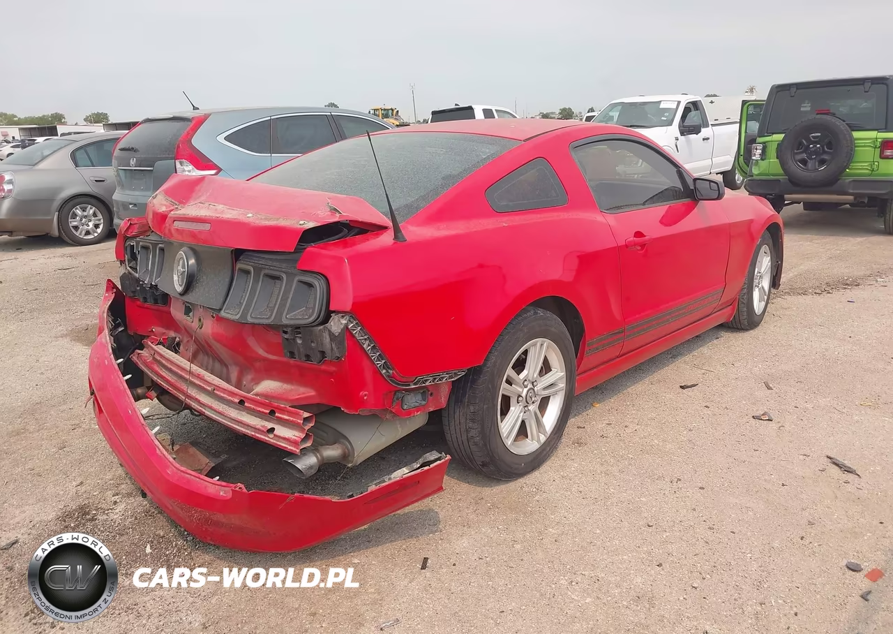 2013 Ford Mustang V6 VIN:1ZVBP8AM7D5281787 - 4