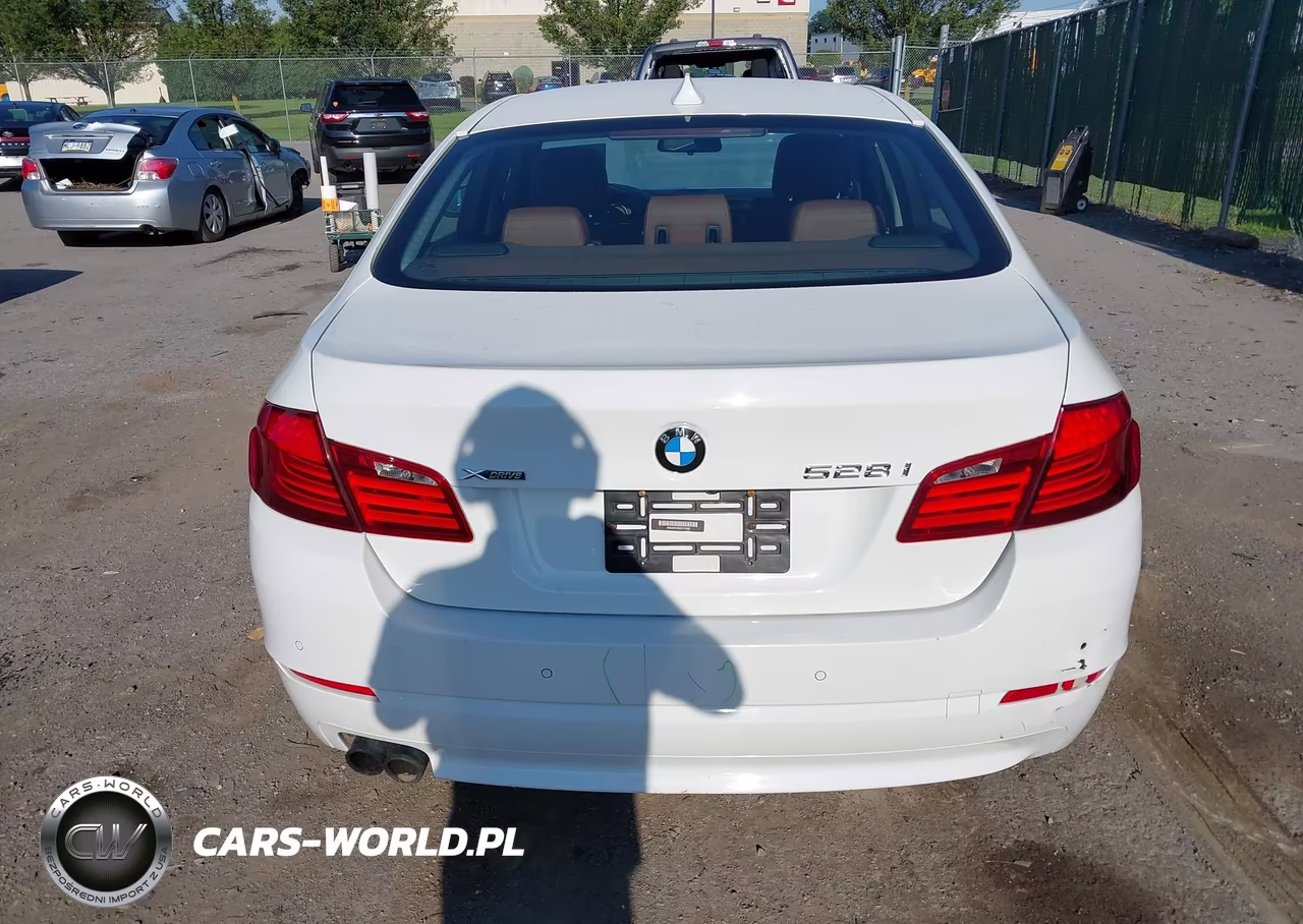 2013 BMW 528I xDrive VIN:WBAXH5C55DD113045 - 16