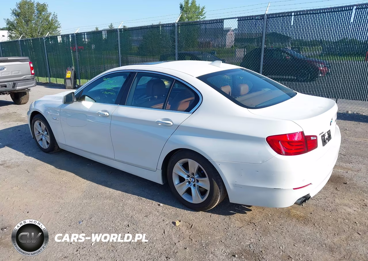 2013 BMW 528I xDrive VIN:WBAXH5C55DD113045 - 3