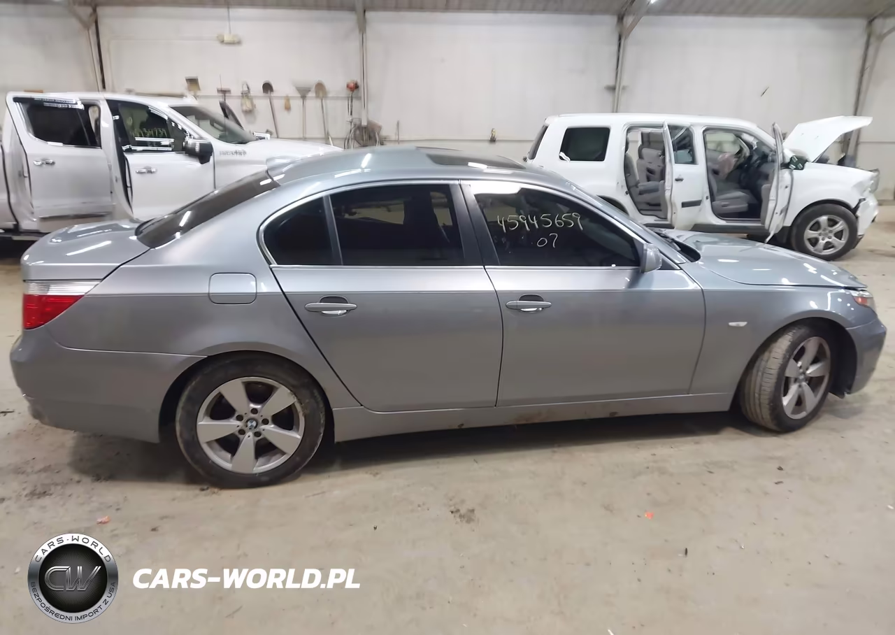 2007 BMW 525Xi VIN:WBANF33567CS41841 - 13