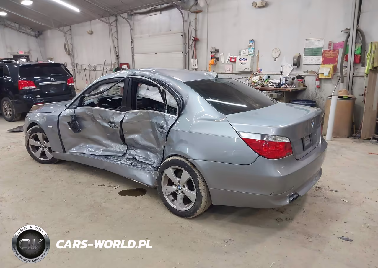 2007 BMW 525Xi VIN:WBANF33567CS41841 - 3