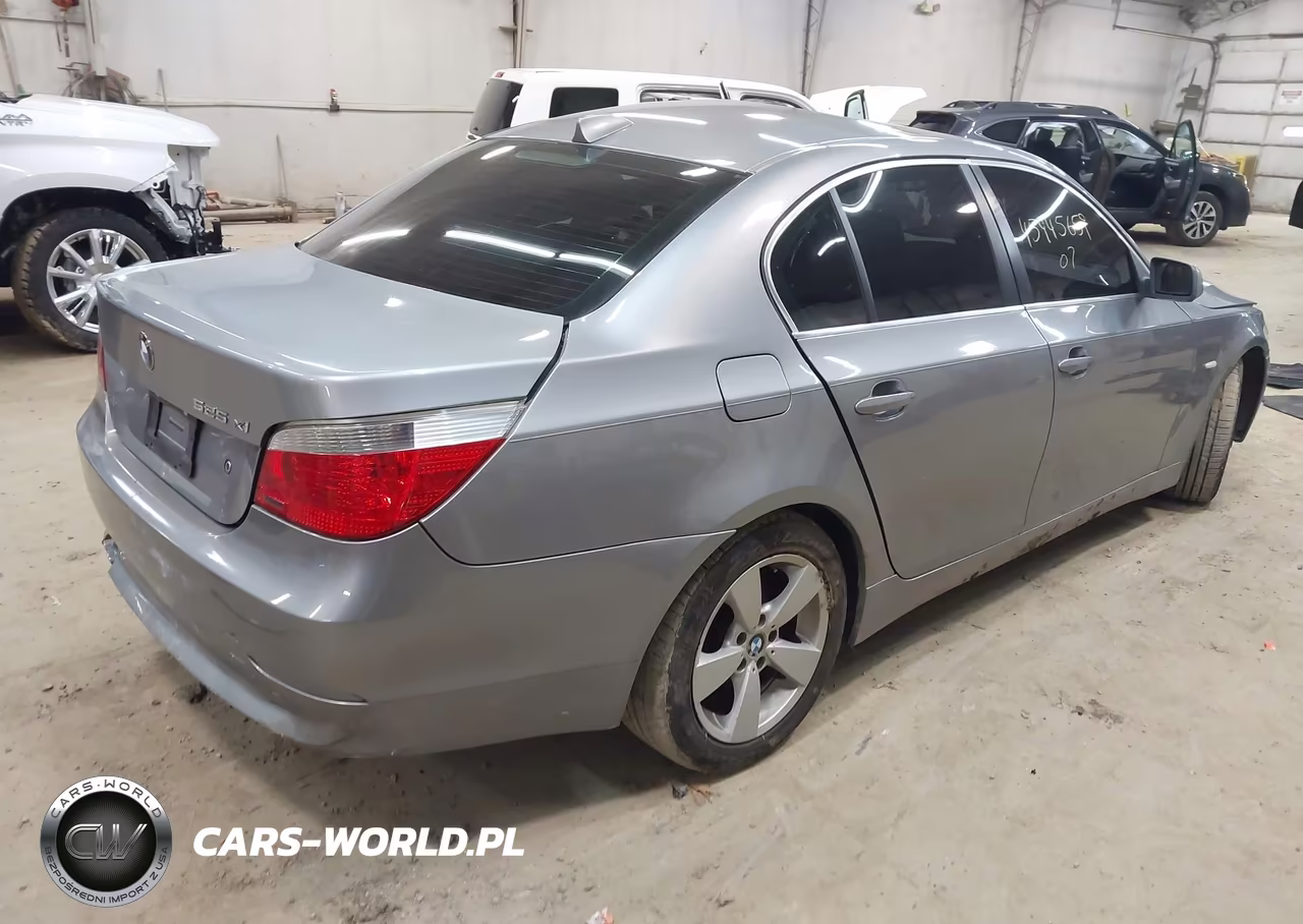 2007 BMW 525Xi VIN:WBANF33567CS41841 - 4