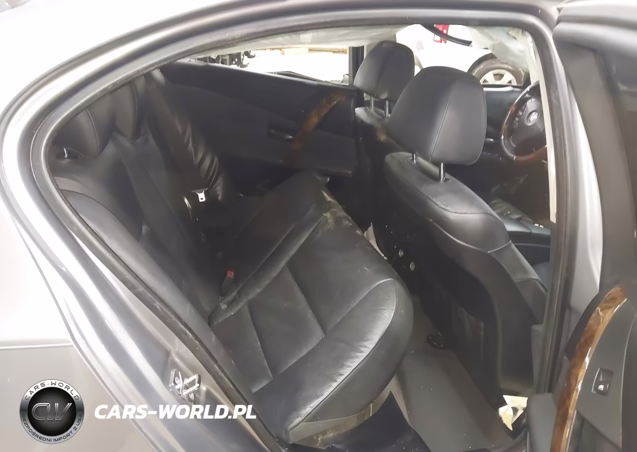 2007 BMW 525Xi VIN:WBANF33567CS41841 - 8