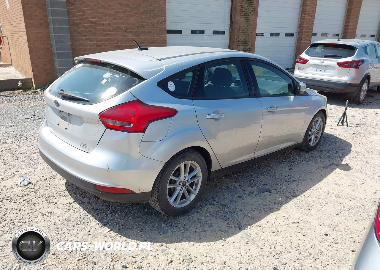 2015 Ford Focus Se VIN:1FADP3K24FL223250 - 4