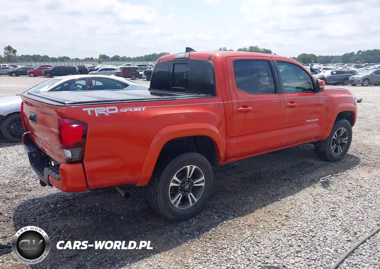 2018 Toyota Tacoma Trd Sport VIN:3TMAZ5CN1JM054551 - 4
