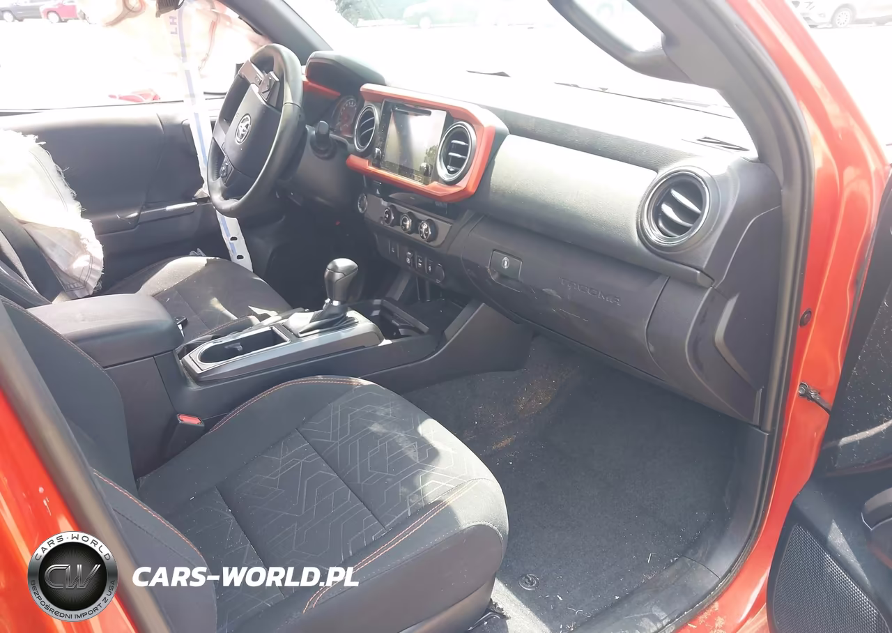 2018 Toyota Tacoma Trd Sport VIN:3TMAZ5CN1JM054551 - 5