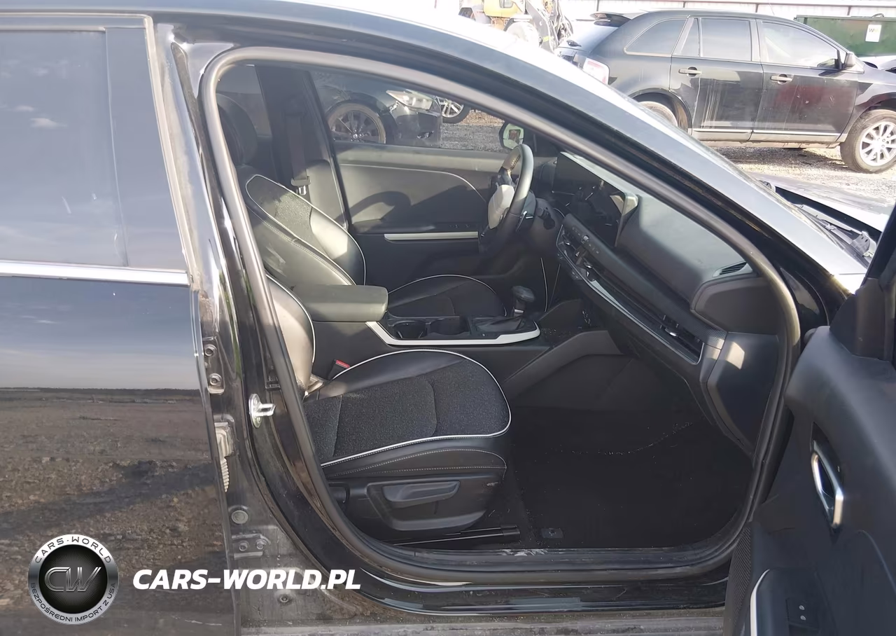 2025 Kia K4 Gt-Line VIN:3KPFW4DE6SE055536 - 5