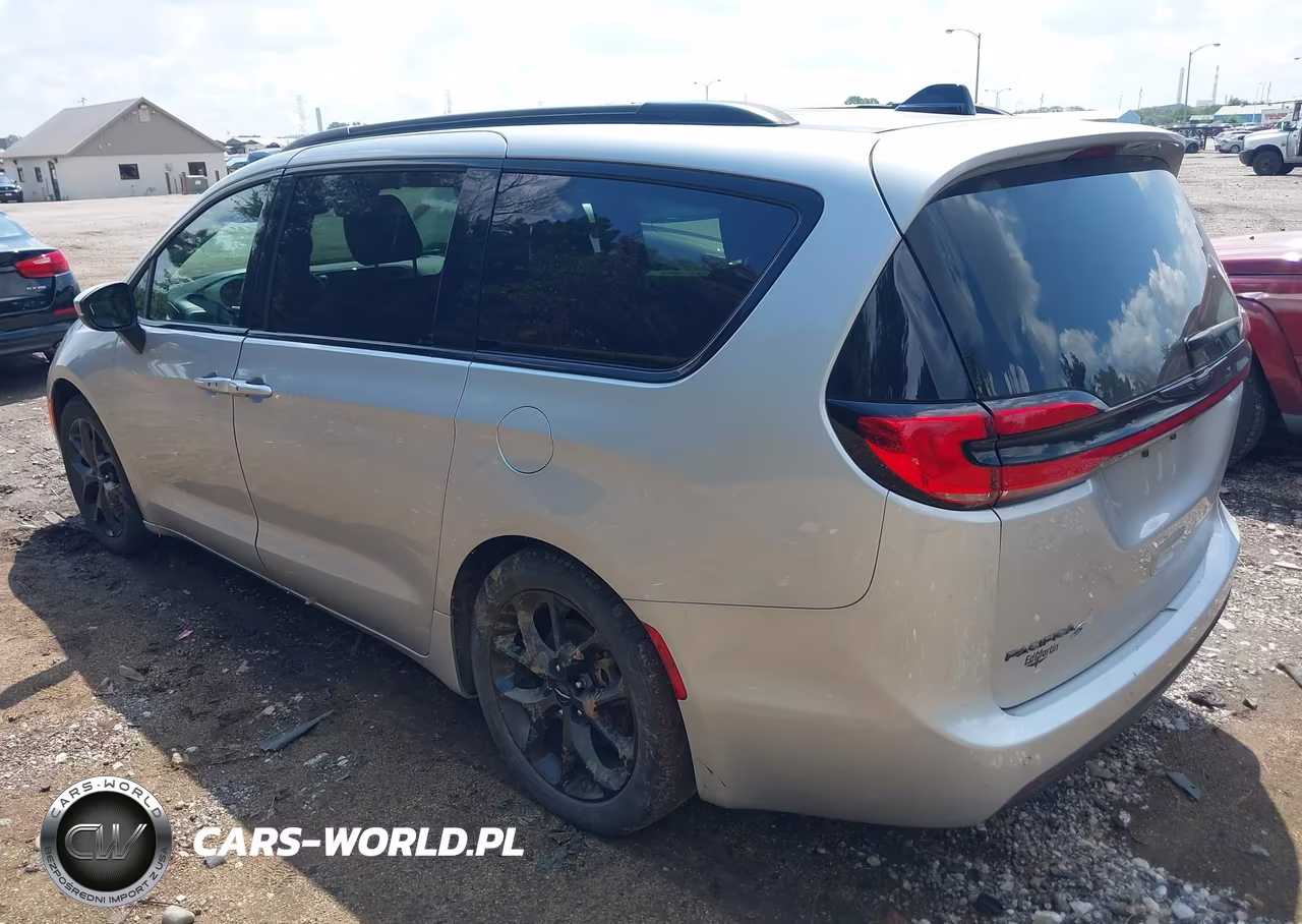 2023 Chrysler Pacifica Touring L VIN:2C4RC1BG5PR507958 - 3