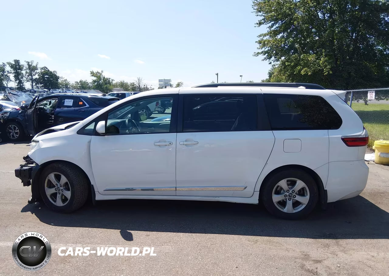 2019 Toyota Sienna Le 8 Passenger VIN:5TDKZ3DC0KS986599 - 14