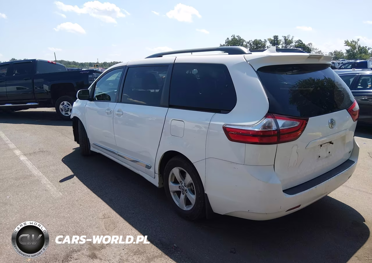 2019 Toyota Sienna Le 8 Passenger VIN:5TDKZ3DC0KS986599 - 3