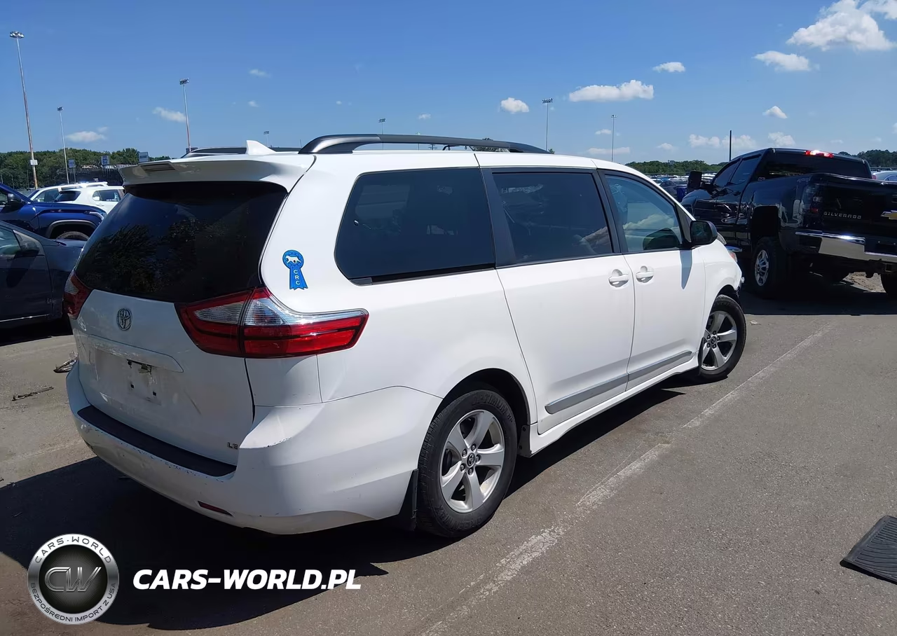 2019 Toyota Sienna Le 8 Passenger VIN:5TDKZ3DC0KS986599 - 4
