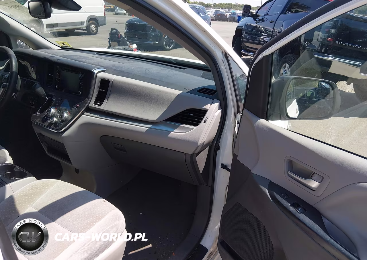 2019 Toyota Sienna Le 8 Passenger VIN:5TDKZ3DC0KS986599 - 5