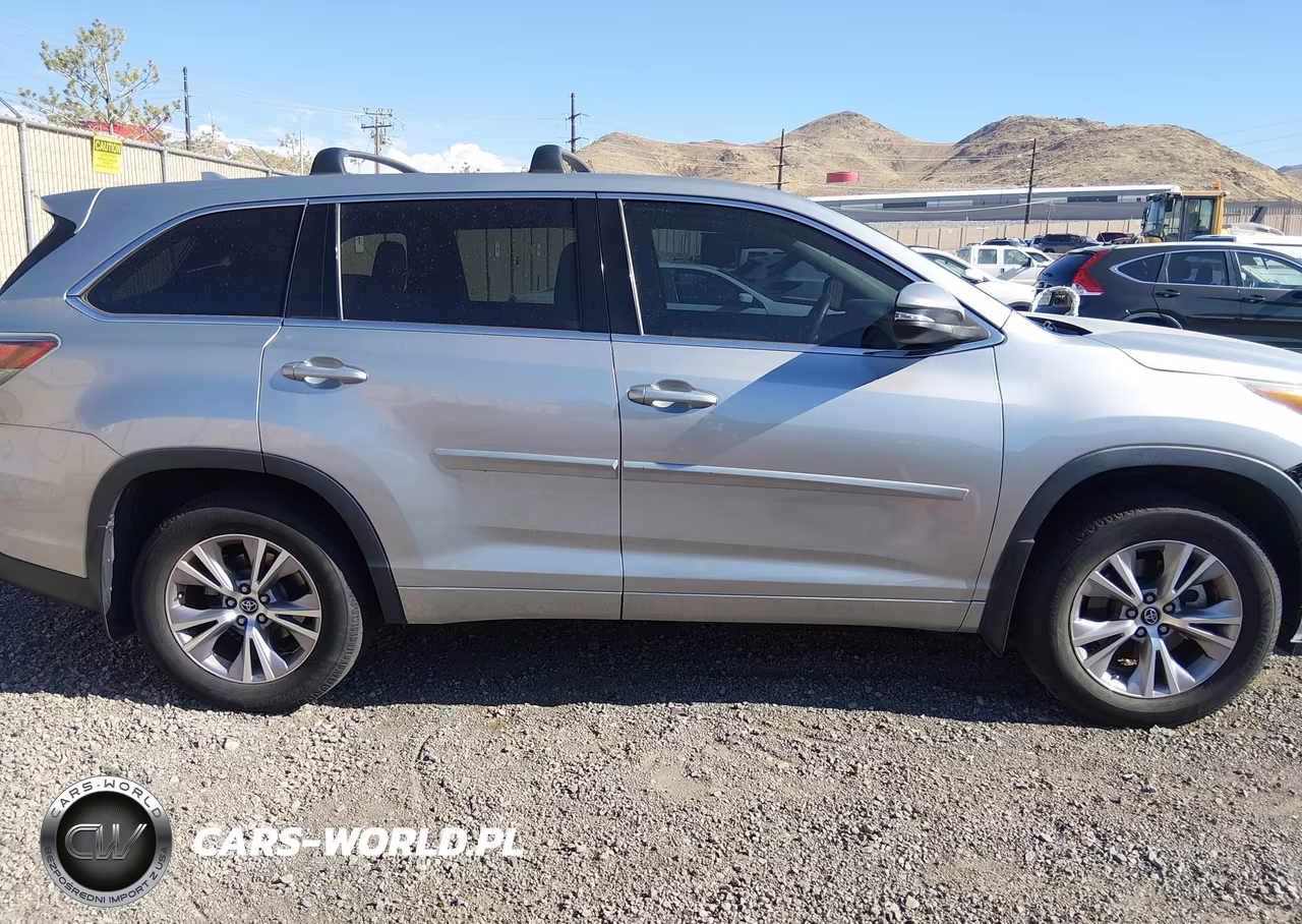 2016 Toyota Highlander Le Plus V6 VIN:5TDBKRFH4GS255813 - 14