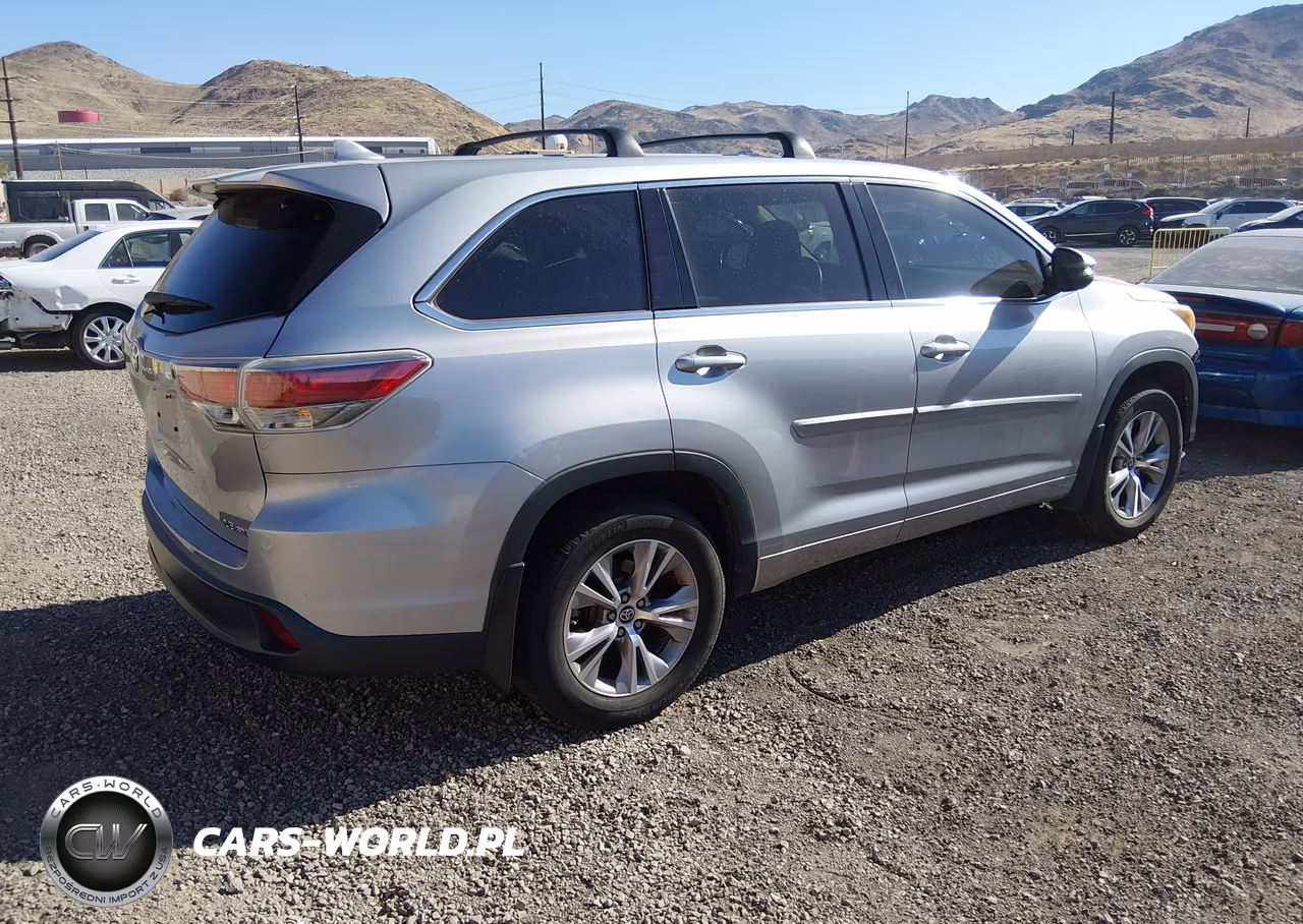 2016 Toyota Highlander Le Plus V6 VIN:5TDBKRFH4GS255813 - 4