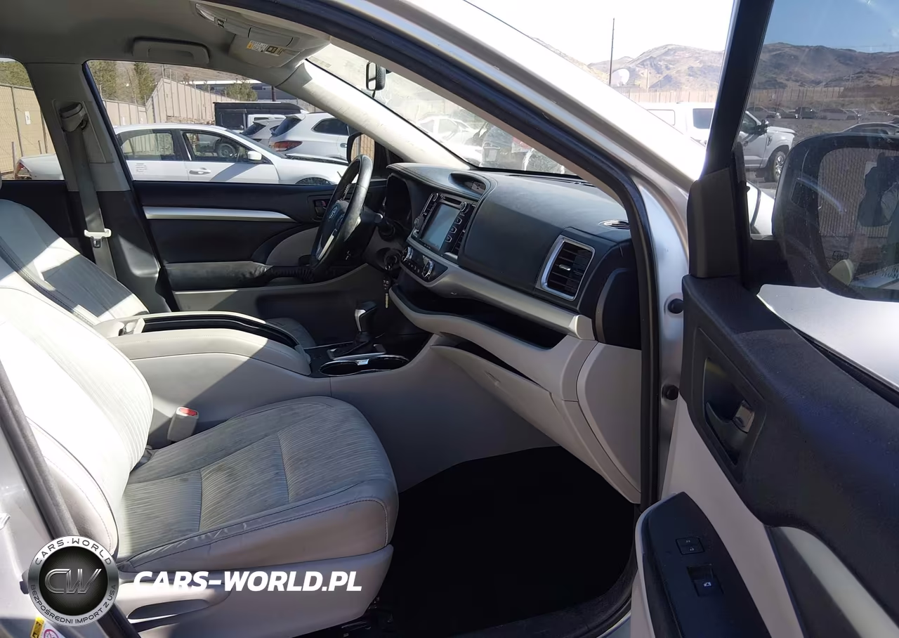 2016 Toyota Highlander Le Plus V6 VIN:5TDBKRFH4GS255813 - 5