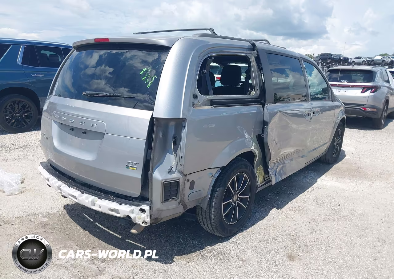 2019 Dodge Grand Caravan Gt VIN:2C4RDGEG8KR660614 - 4
