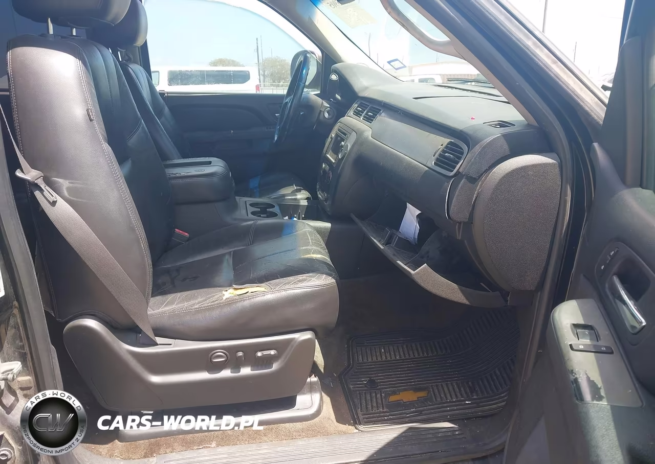 2011 Chevrolet Suburban Lt VIN:1GNSKJE31BR203089 - 5