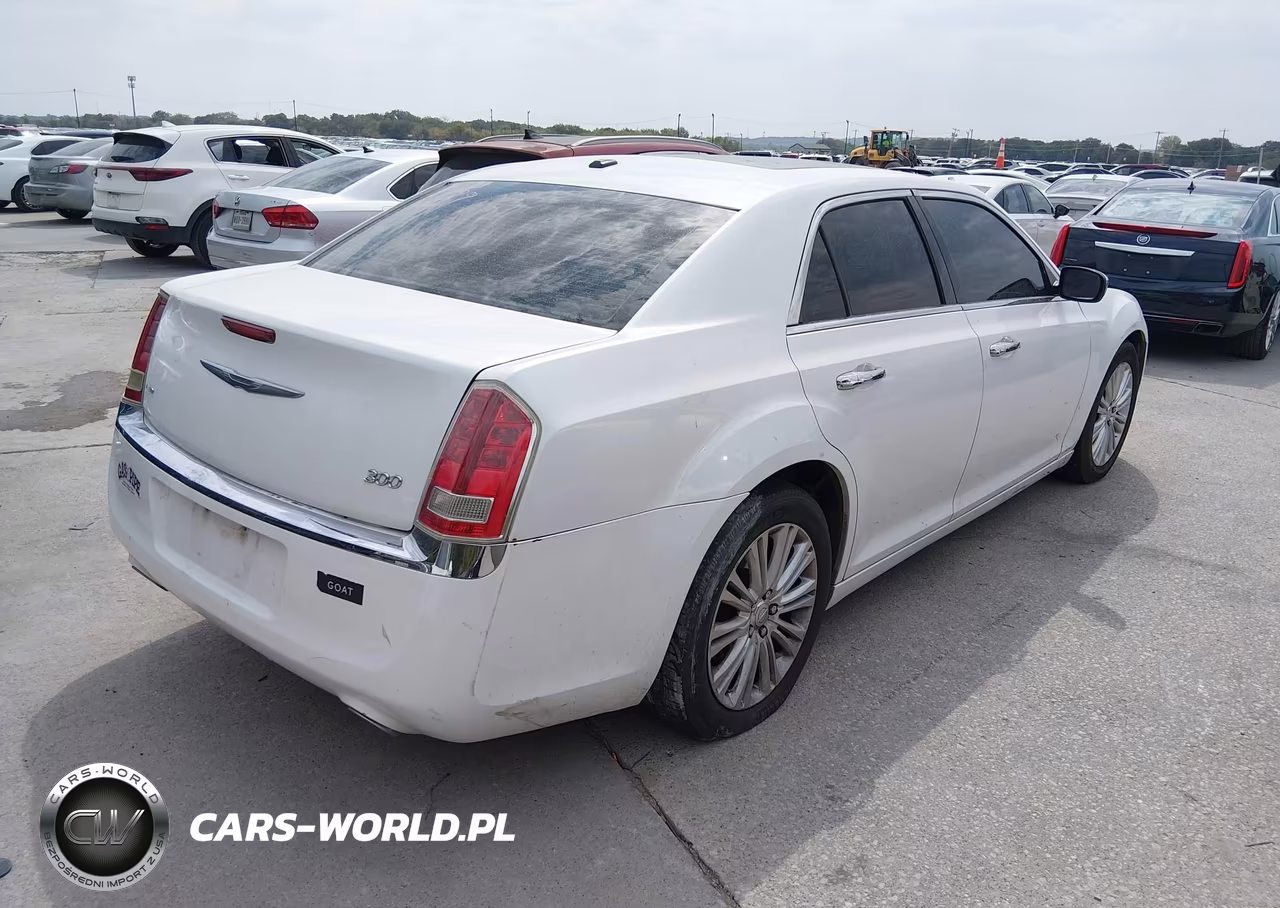 2012 Chrysler 300 Limited VIN:2C3CCAHG9CH184189 - 4