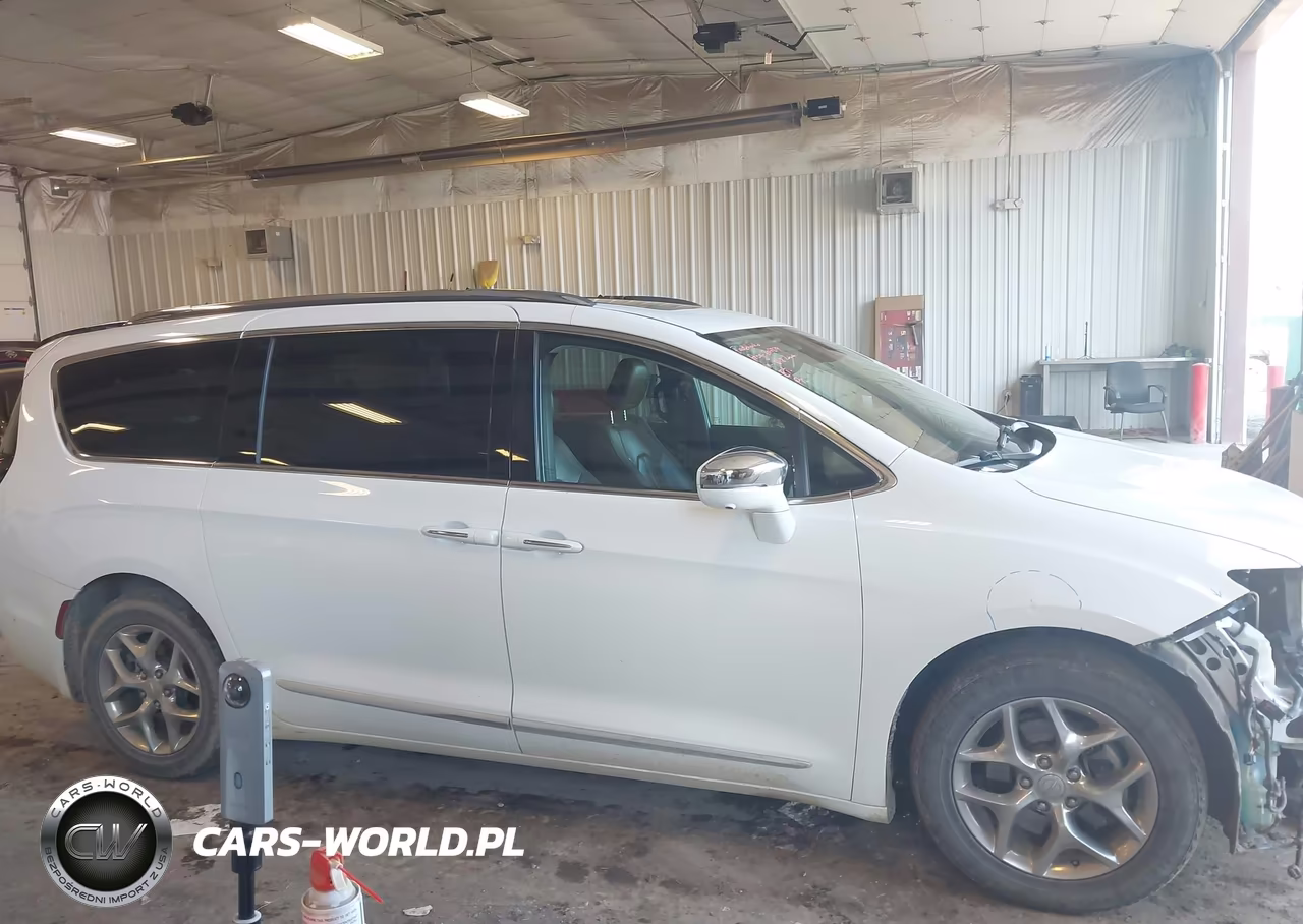 2019 Chrysler Pacifica Limited VIN:2C4RC1GG8KR686336 - 13