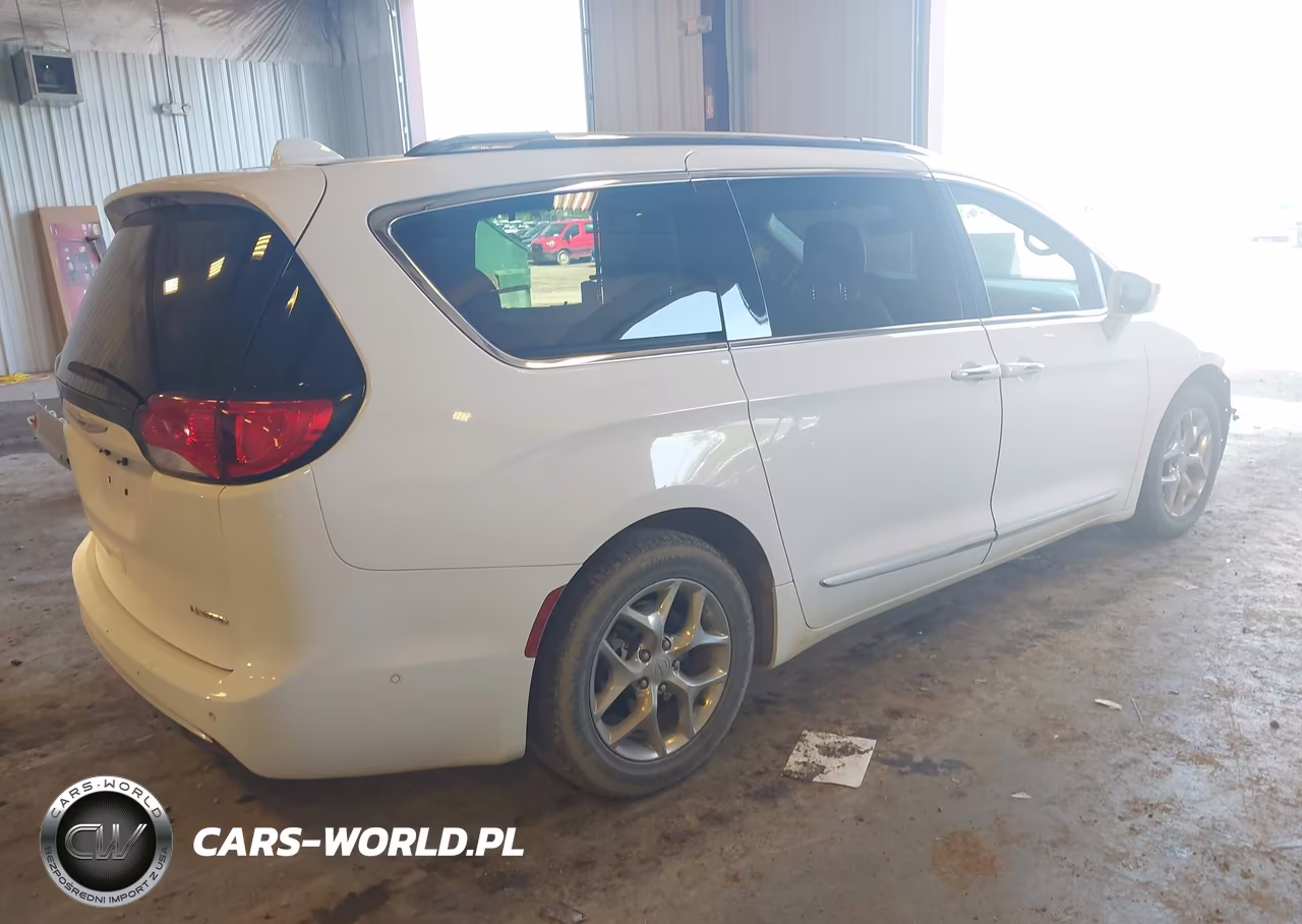2019 Chrysler Pacifica Limited VIN:2C4RC1GG8KR686336 - 4
