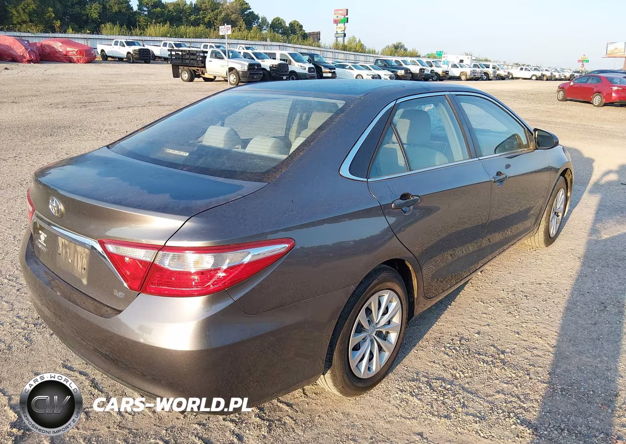 2015 Toyota Camry Le VIN:4T4BF1FK6FR496110 - 4