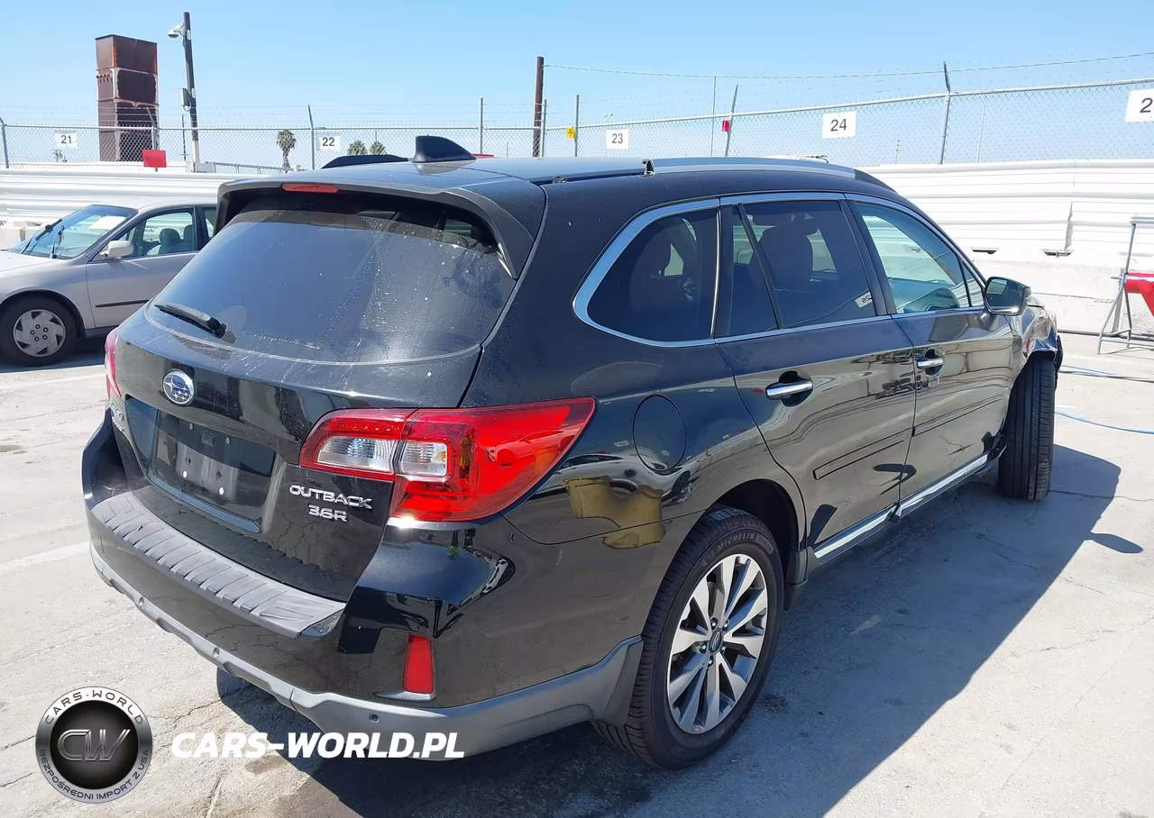 2017 Subaru Outback 3.6R Touring VIN:4S4BSETC7H3216861 - 4