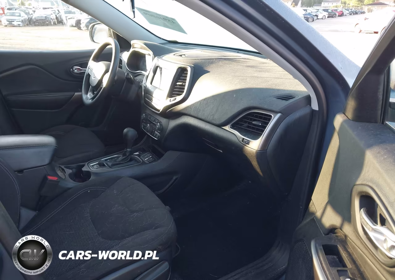 2019 Jeep Cherokee Latitude Fwd VIN:1C4PJLCB9KD444158 - 5