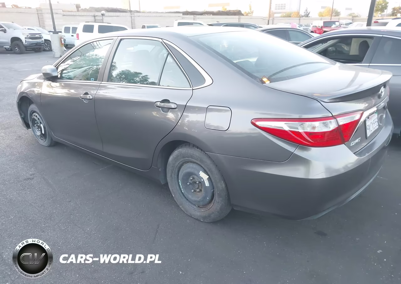 2017 Toyota Camry Se VIN:4T1BF1FK6HU311745 - 3