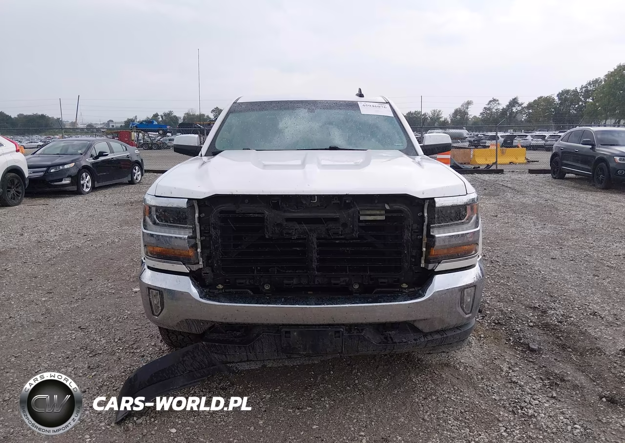 2018 Chevrolet Silverado 1500 1Lt VIN:3GCUKREC5JG176493 - 13