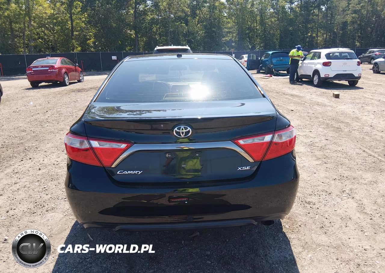 2016 Toyota Camry Le VIN:4T1BF1FK7GU154368 - 17