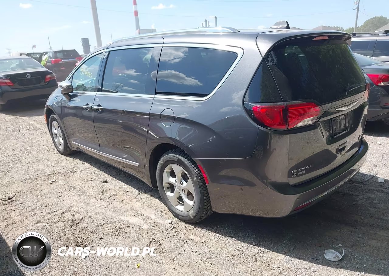2017 Chrysler Pacifica Hybrid Platinum VIN:2C4RC1N71HR740054 - 3