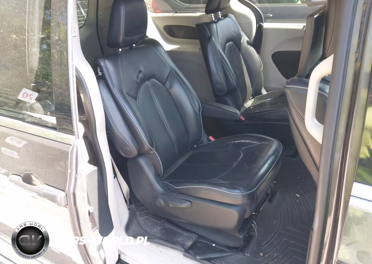 2017 Chrysler Pacifica Hybrid Platinum VIN:2C4RC1N71HR740054 - 8