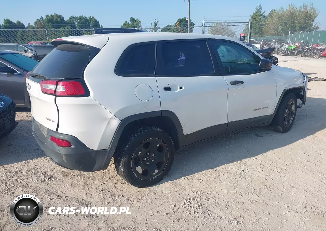 2015 Jeep Cherokee Sport VIN:1C4PJLAB6FW676715 - 4