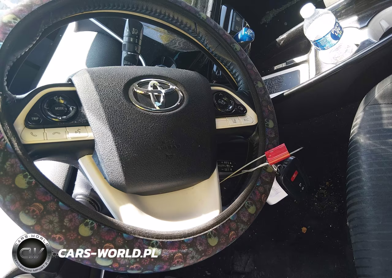 2016 Toyota Prius Three VIN:JTDKARFU1G3017595 - 11