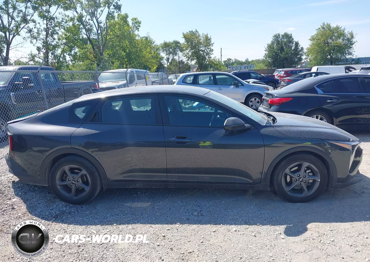 2025 Kia K4 Lxs VIN:3KPFT4DE8SE173497 - 13