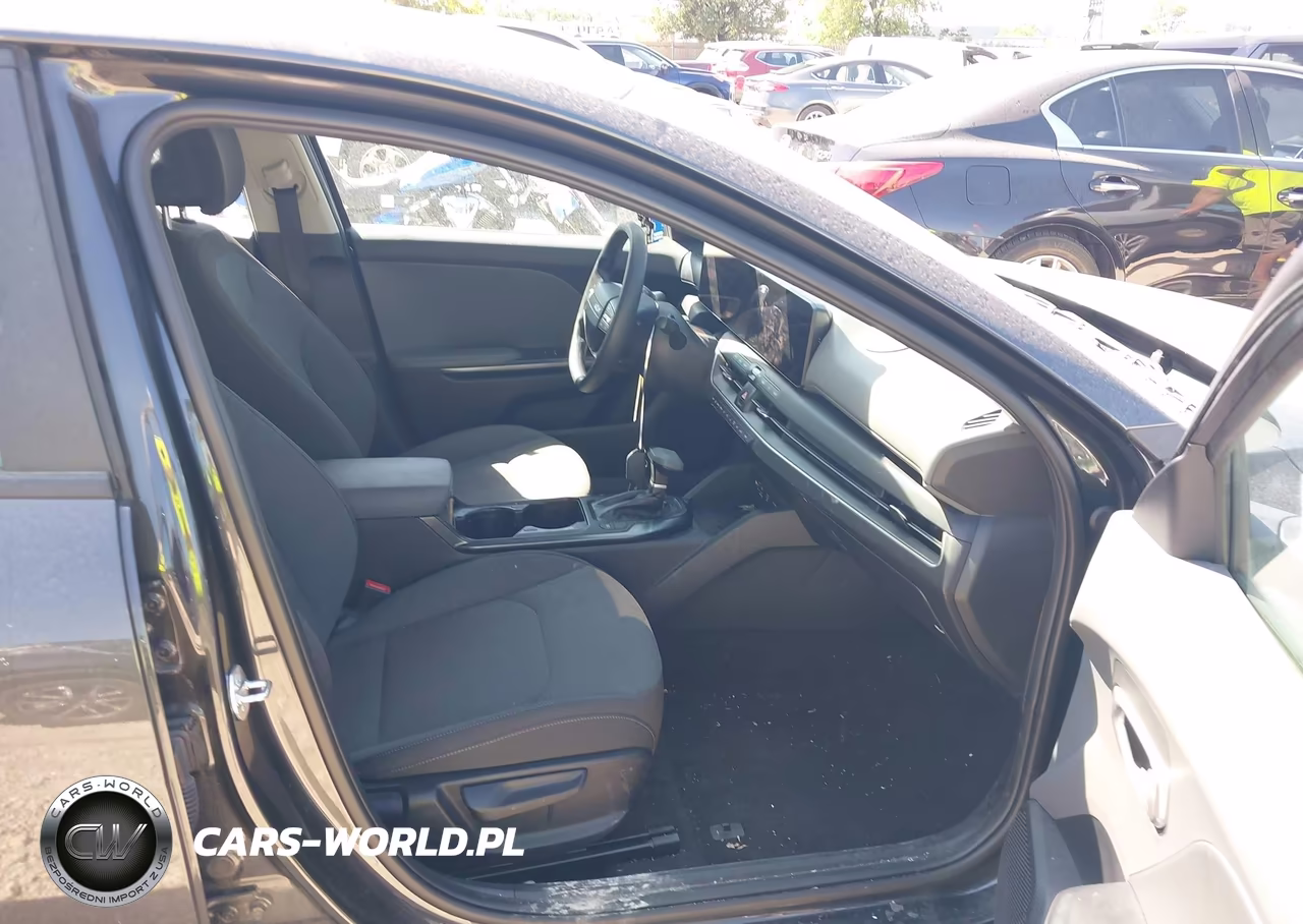 2025 Kia K4 Lxs VIN:3KPFT4DE8SE173497 - 5