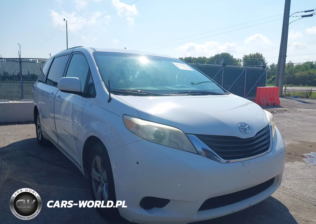 2013 Toyota Sienna Le V6 8 Passenger – zdjęcie 1 z 16