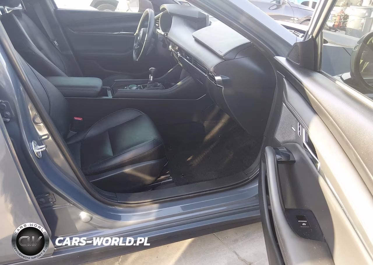 2020 Mazda Mazda3 Premium Package VIN:JM1BPANMXL1155370 - 5