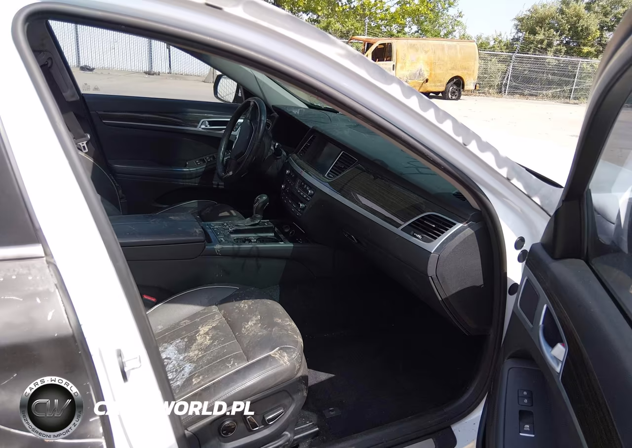 2015 Hyundai Genesis 3.8 VIN:KMHGN4JE8FU064642 - 4