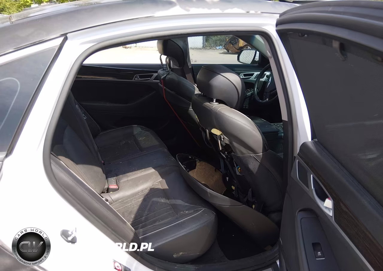 2015 Hyundai Genesis 3.8 VIN:KMHGN4JE8FU064642 - 7
