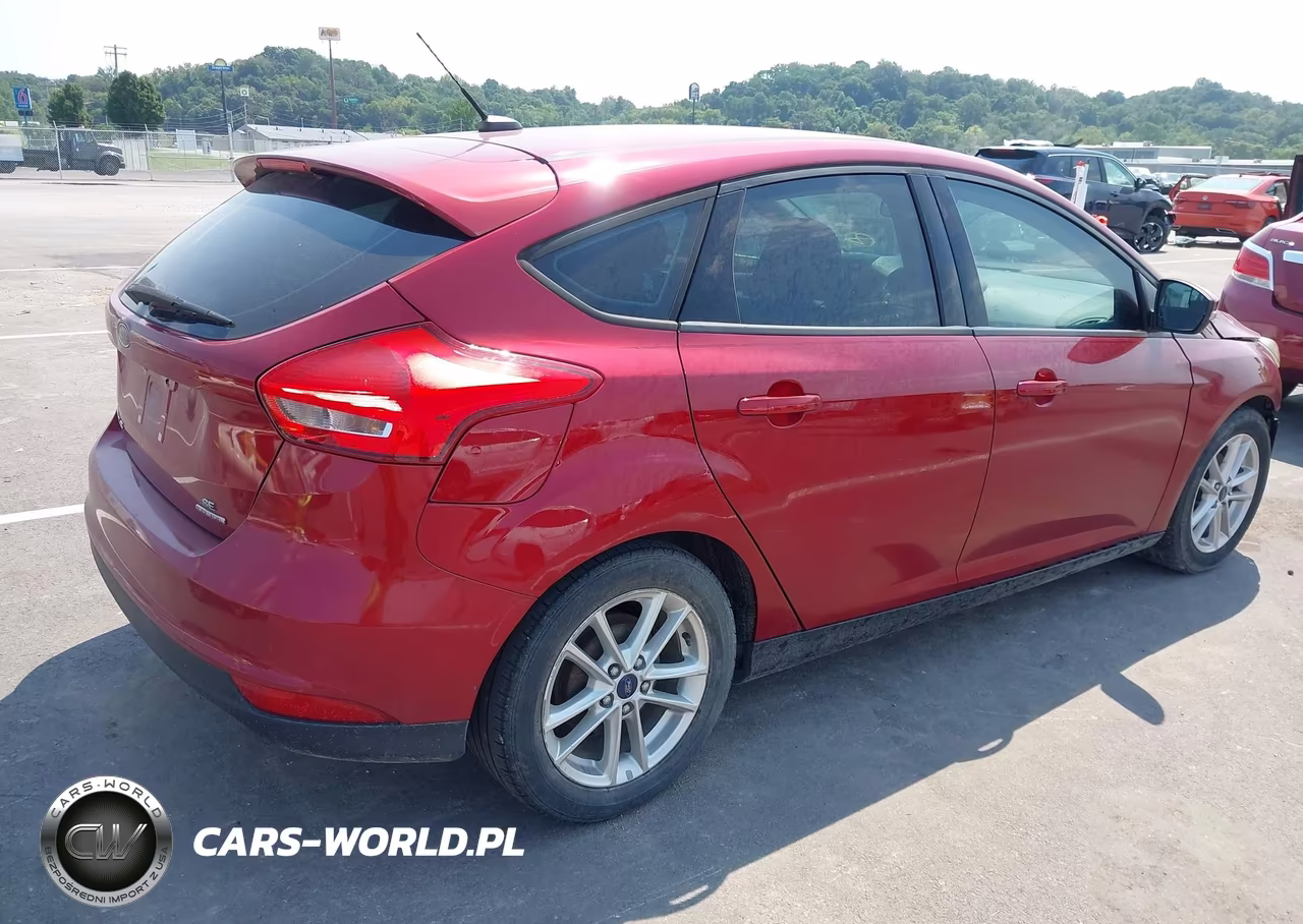 2016 Ford Focus Se VIN:1FADP3K29GL310143 - 4