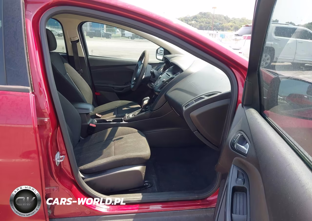 2016 Ford Focus Se VIN:1FADP3K29GL310143 - 5